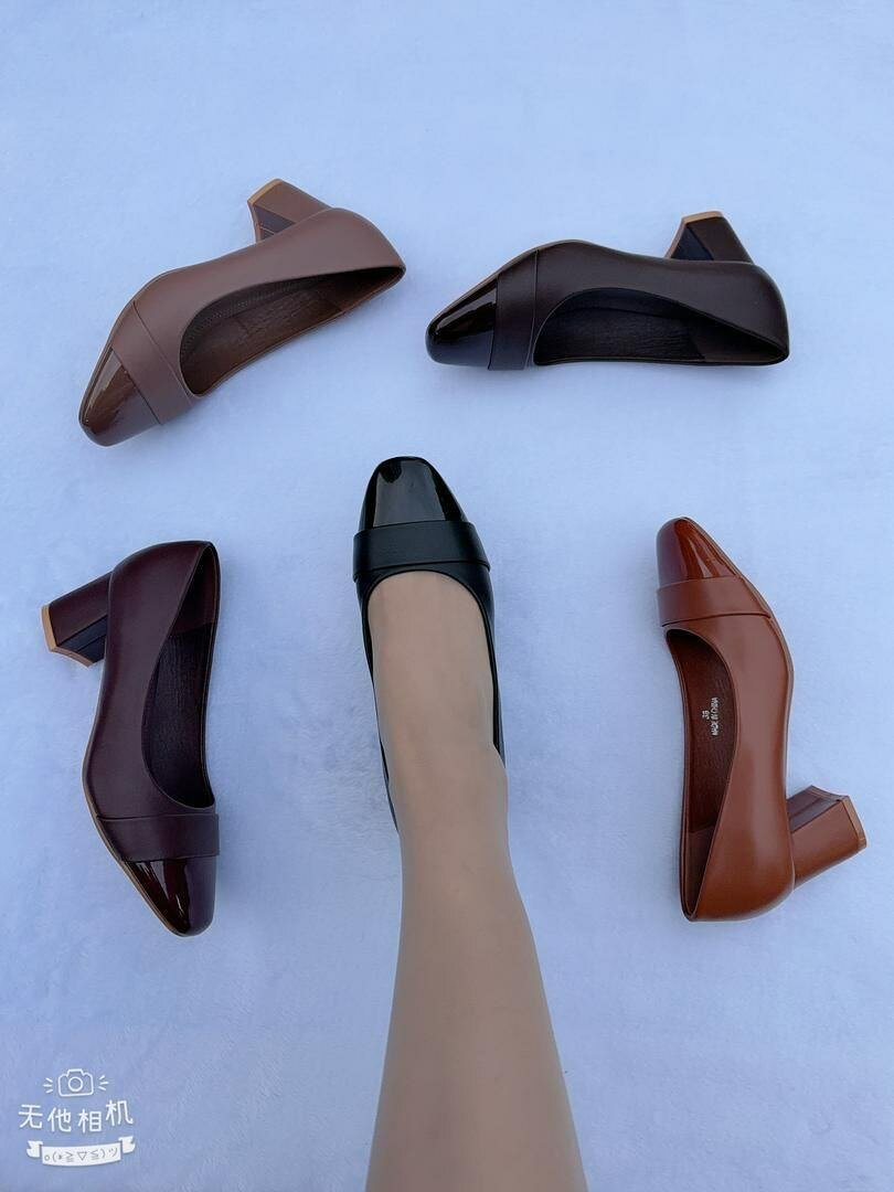 Chaussures à talons carrés