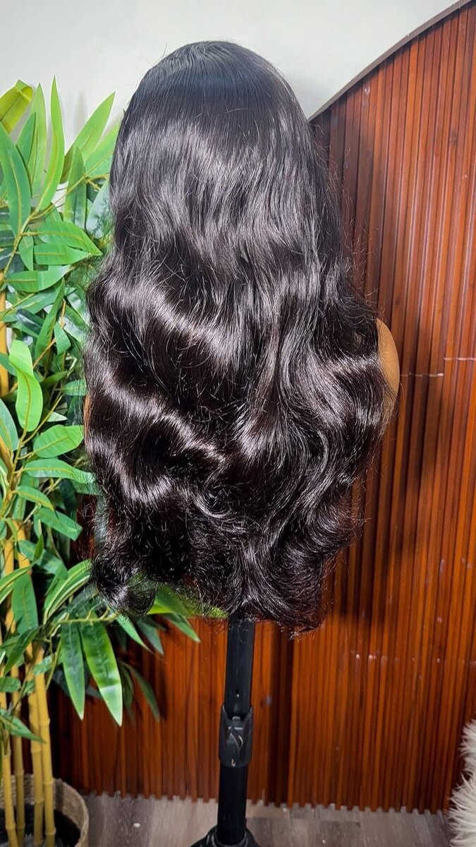 Perruque en dentelle ondulée