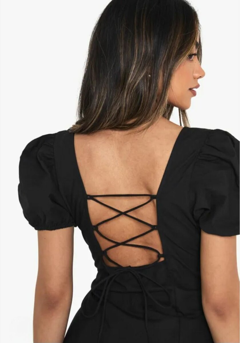 Robe Noire Évasée Élégante