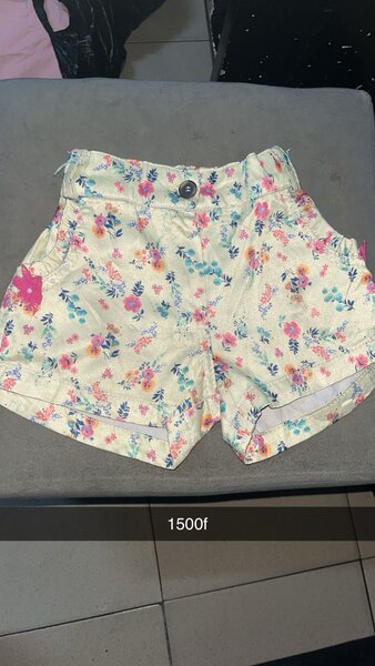 Shorts fleuris pour enfants