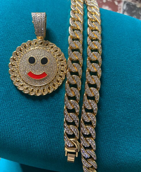 Collier et pendentif sourire doré