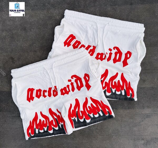 Shorts blancs avec motif flammes