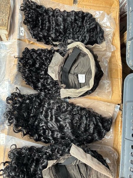 Perruque lace front bouclée