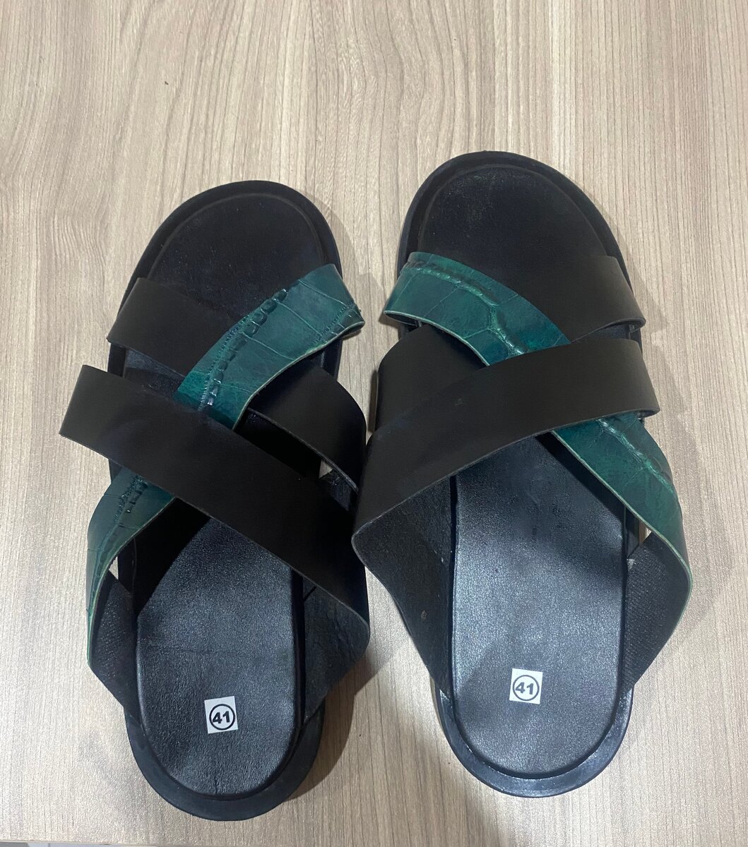 Sandales croisées cuir homme