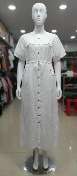 Robe blanche en broderie