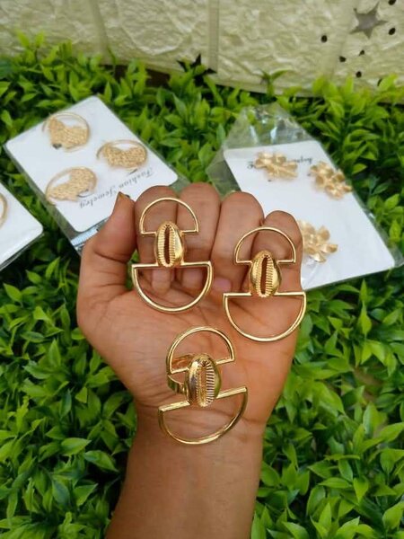 Boucle d'oreille et bague