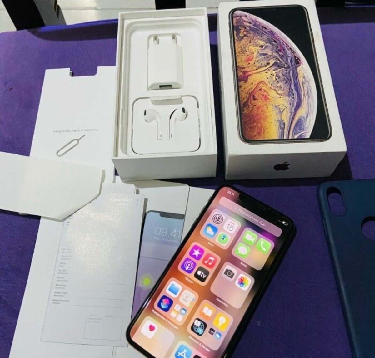 XS MAX 64GB IN BOX UNLOCKED