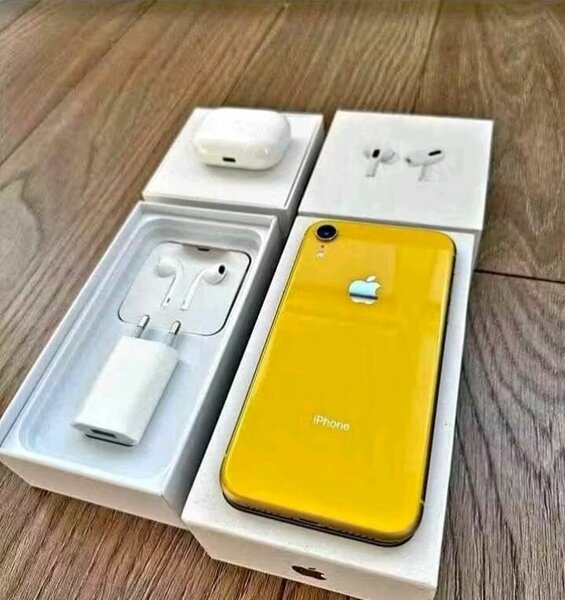 iPhone Jaune Neuf avec Accessoires