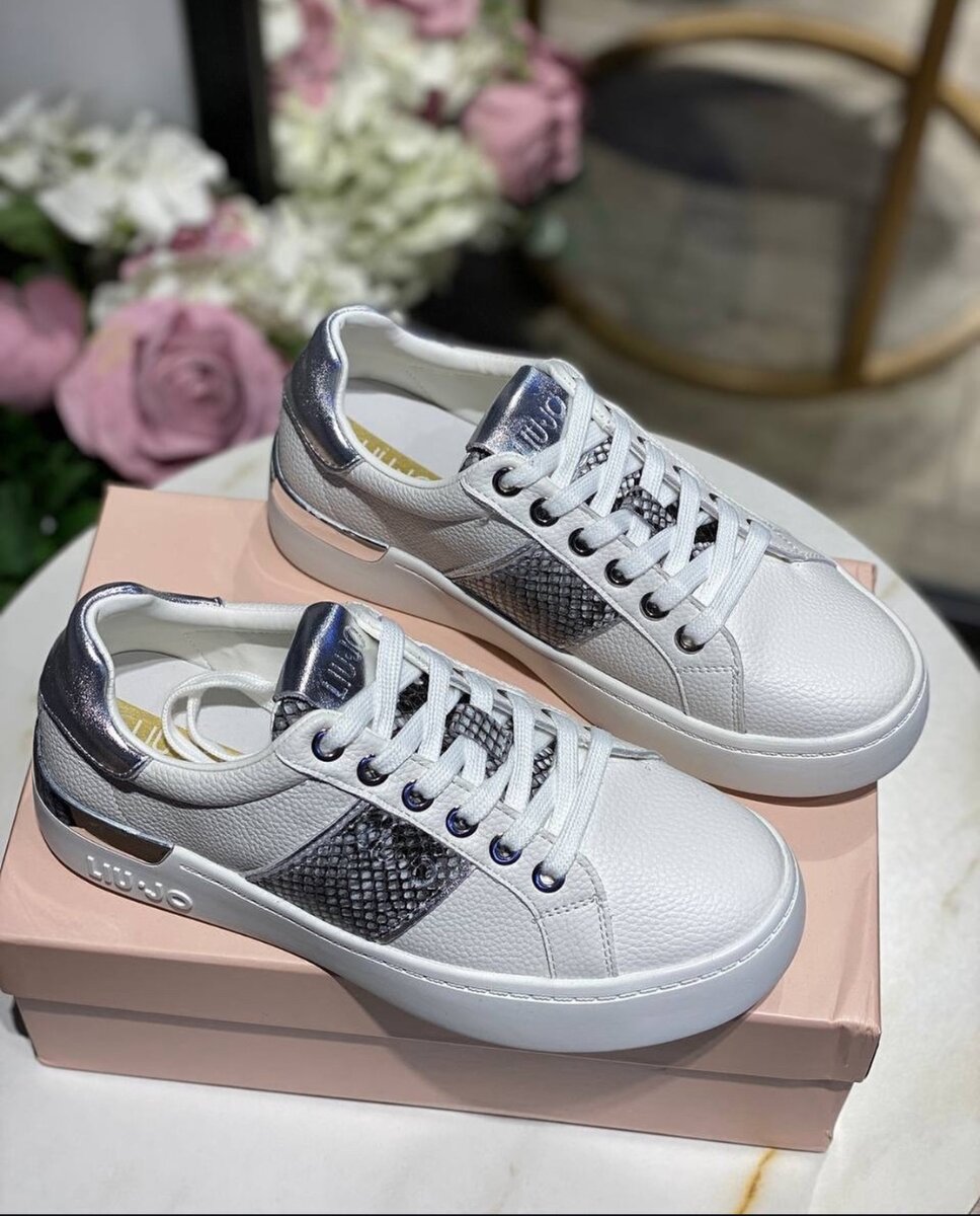 Новые кроссовки