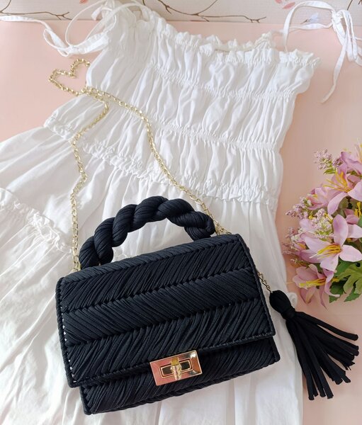 Sac à main tressé chic