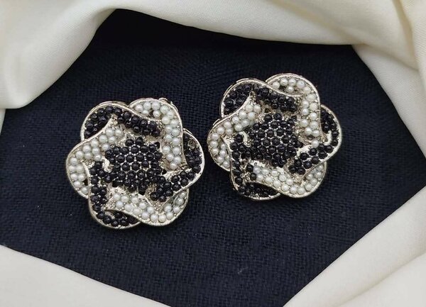 Ladies earrings