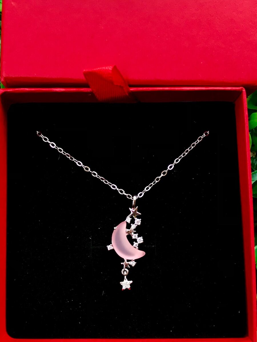 Pretty necklaces for ladies