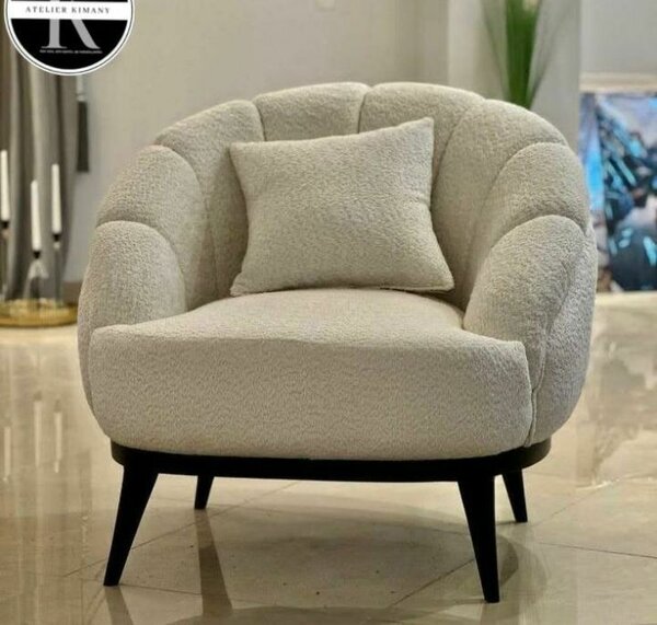 Fauteuil design en tissu beige ATELIER KIMANT