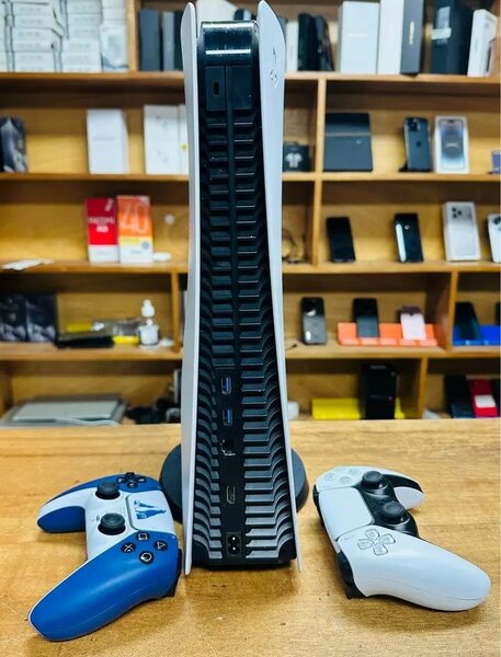 Console PS5 avec Manettes