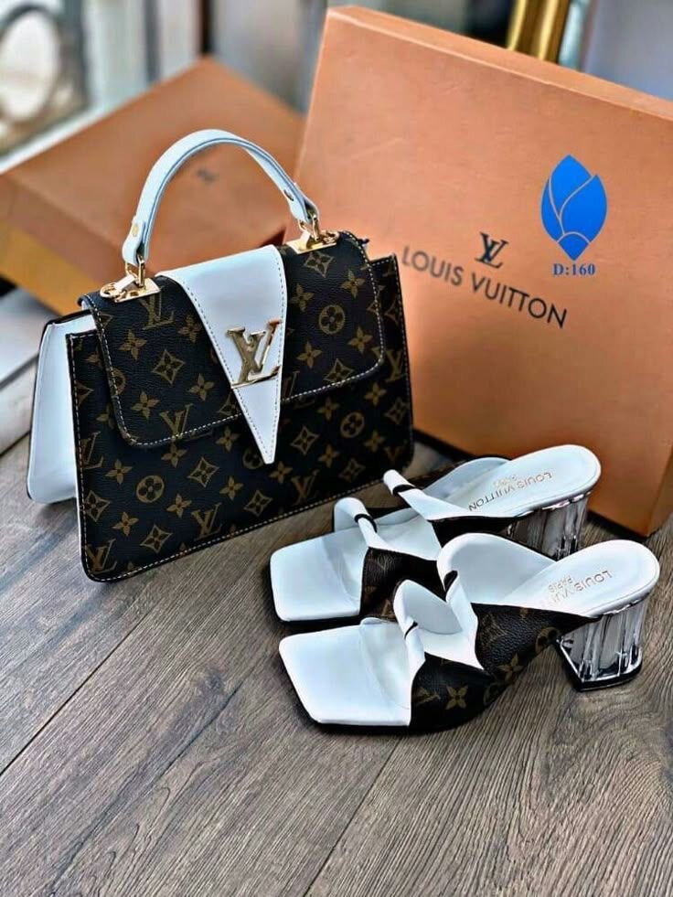 Ensemble sac à main et sandales Louis Vuitton