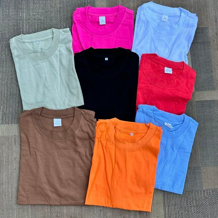 Lot de T-shirts colorés