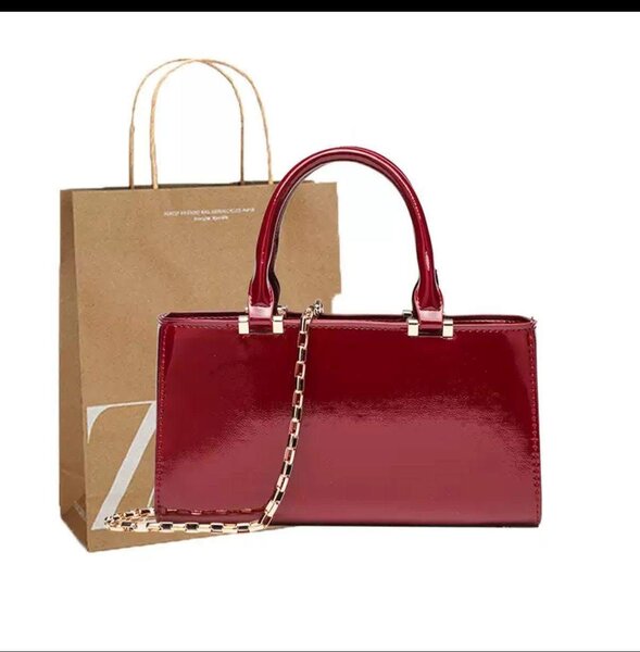 Sac à main en cuir verni