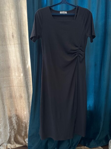 Серое новое платье