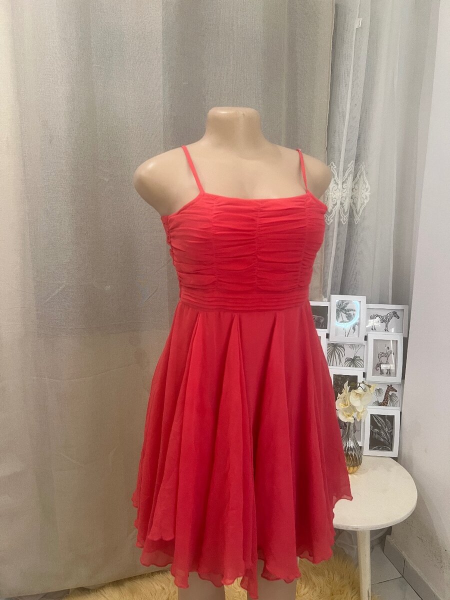 Robe élégante à bretelles