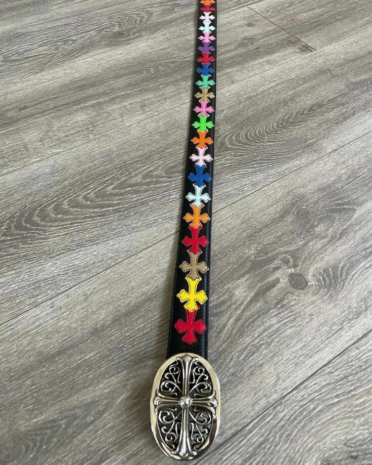 Ceinture croix noire avec boucle métallique