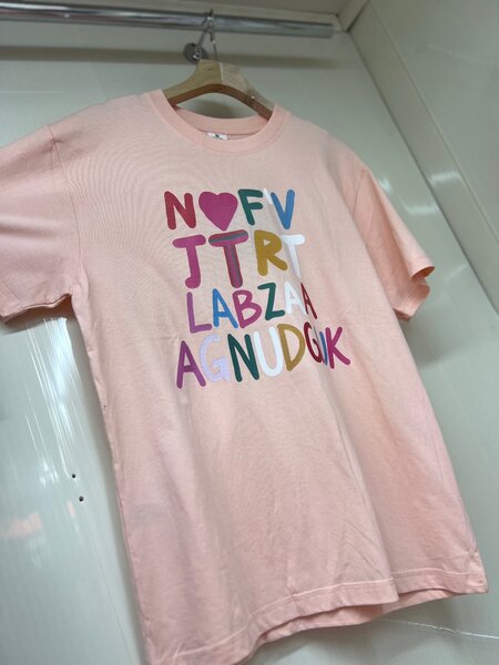 T-shirt imprimée colorée