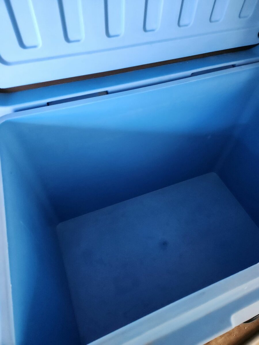 350 litre ice chest