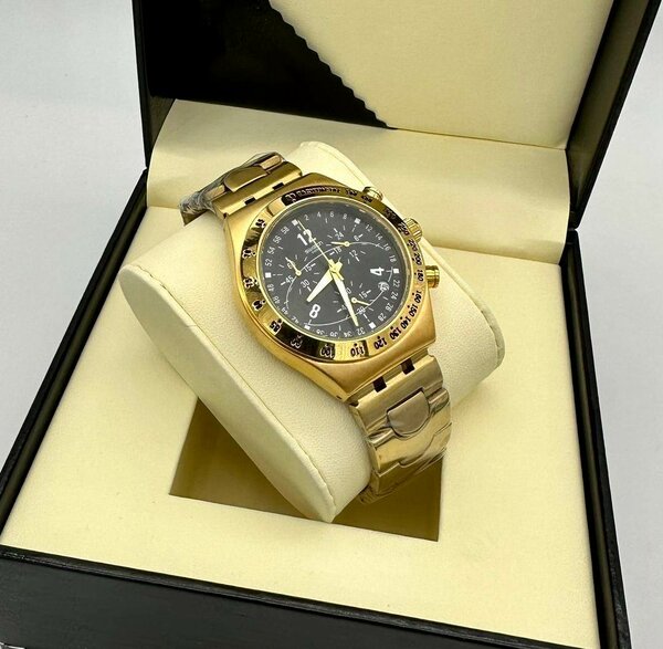 Montre Swatch dorée fond blanc+coffret