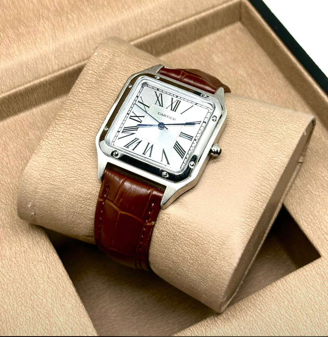 Montre élégante Cartier