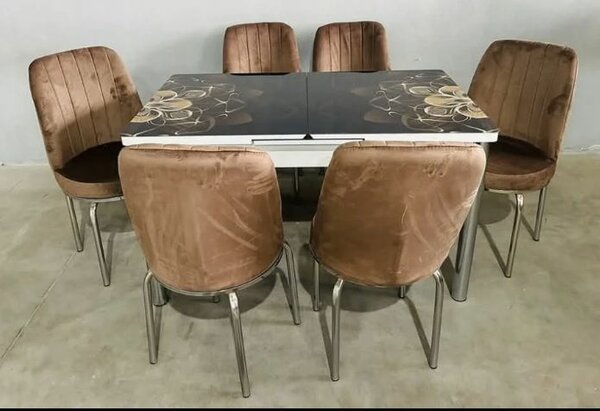 Table à manger moderne avec chaises design