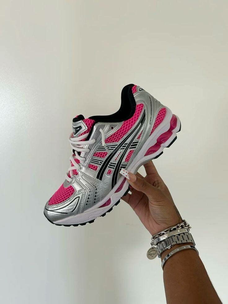 Baskets de course roses Asics