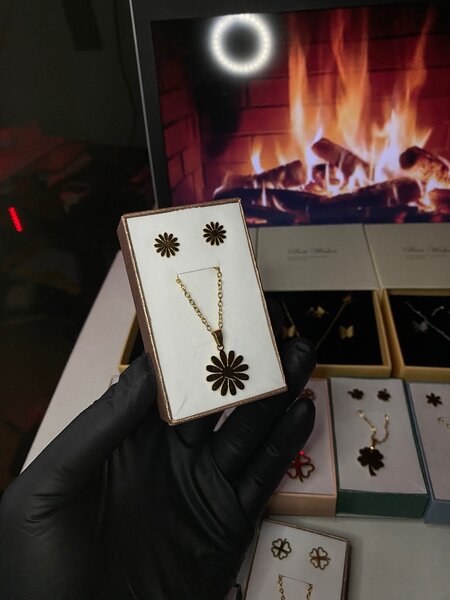 Set bijoux pendentif et boucles