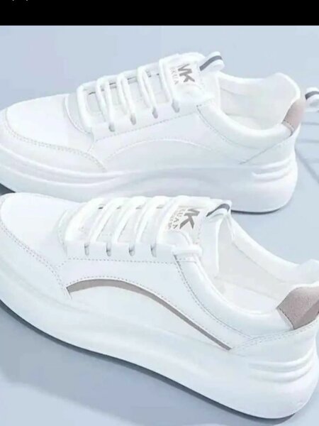 Baskets blanches style moderne