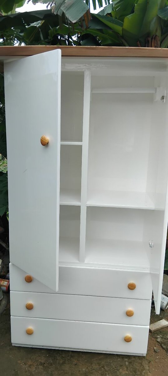 Armoire blanche moderne