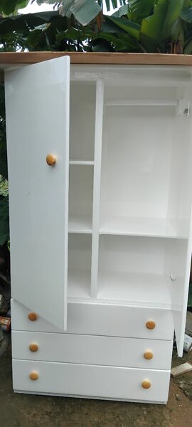 Armoire blanche moderne