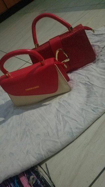 Sac à main élégant rouge