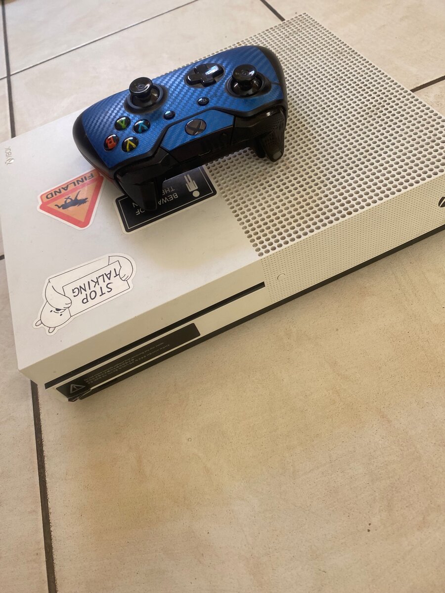 Xbox one S  and one controller