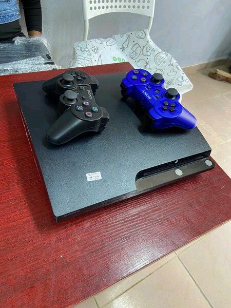 Console PS3 avec Manettes