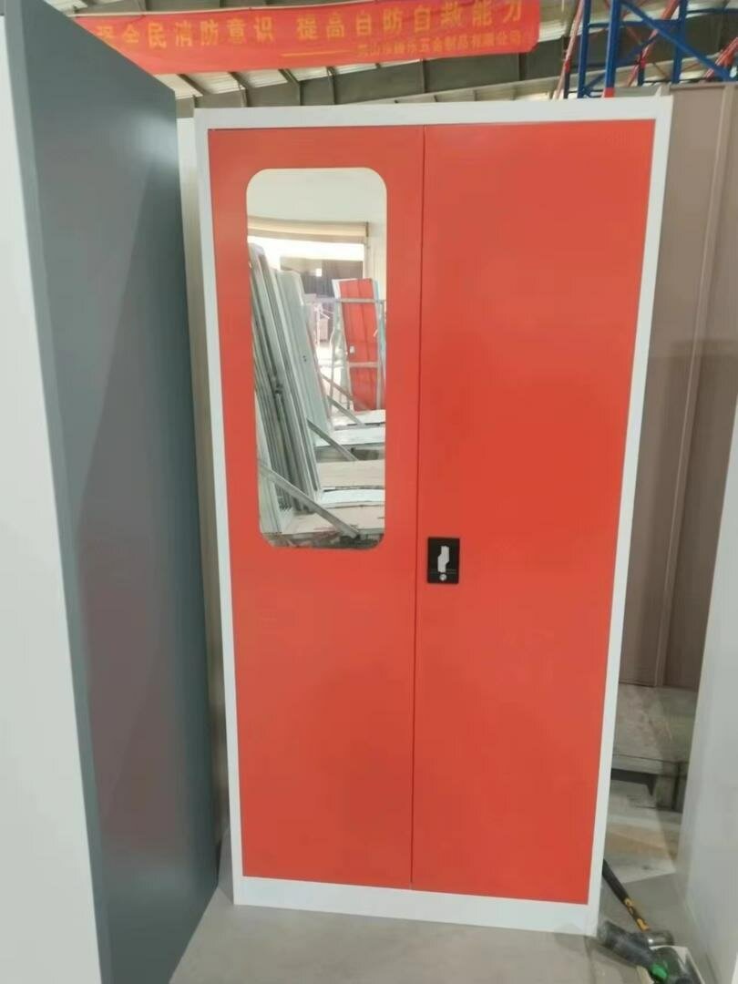 Armoire métallique avec miroir