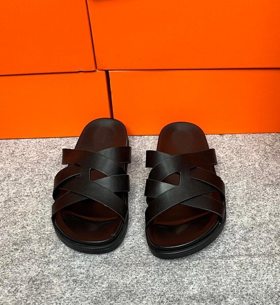 Sandales en cuir noir élégantes