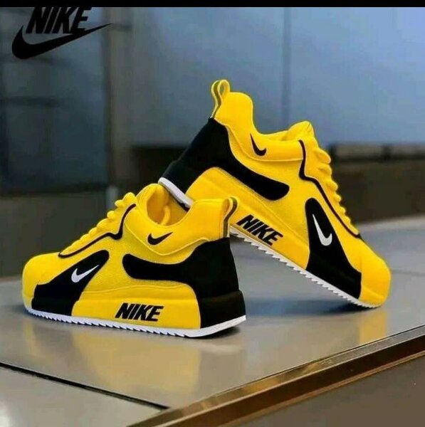 Chaussures Nike Jaunes