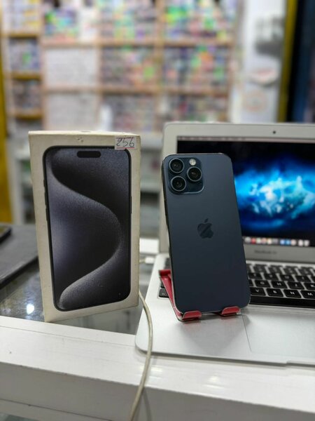 iPhone 15 pro Max 256Go avec s