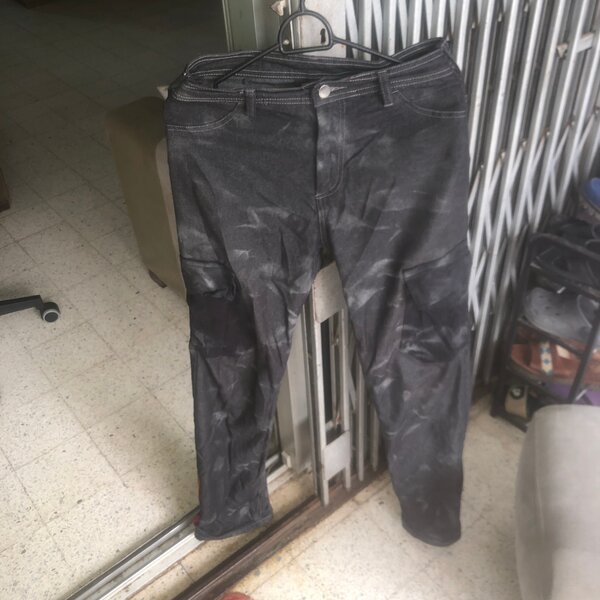 Pantalon en jean noir délavé