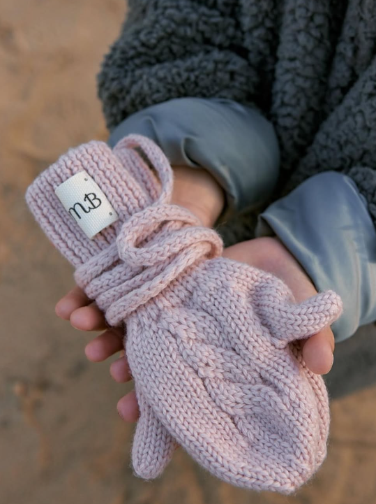 теплые рукавички с пальчиком на холодный период 