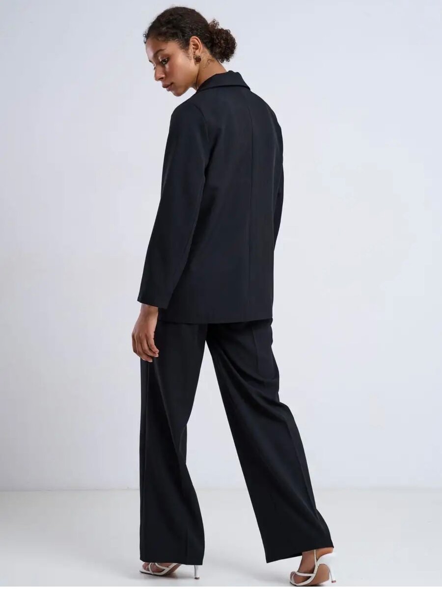 Классические женские костюмы