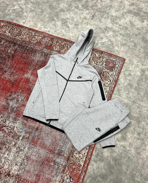 NIKE TECH FLEECE