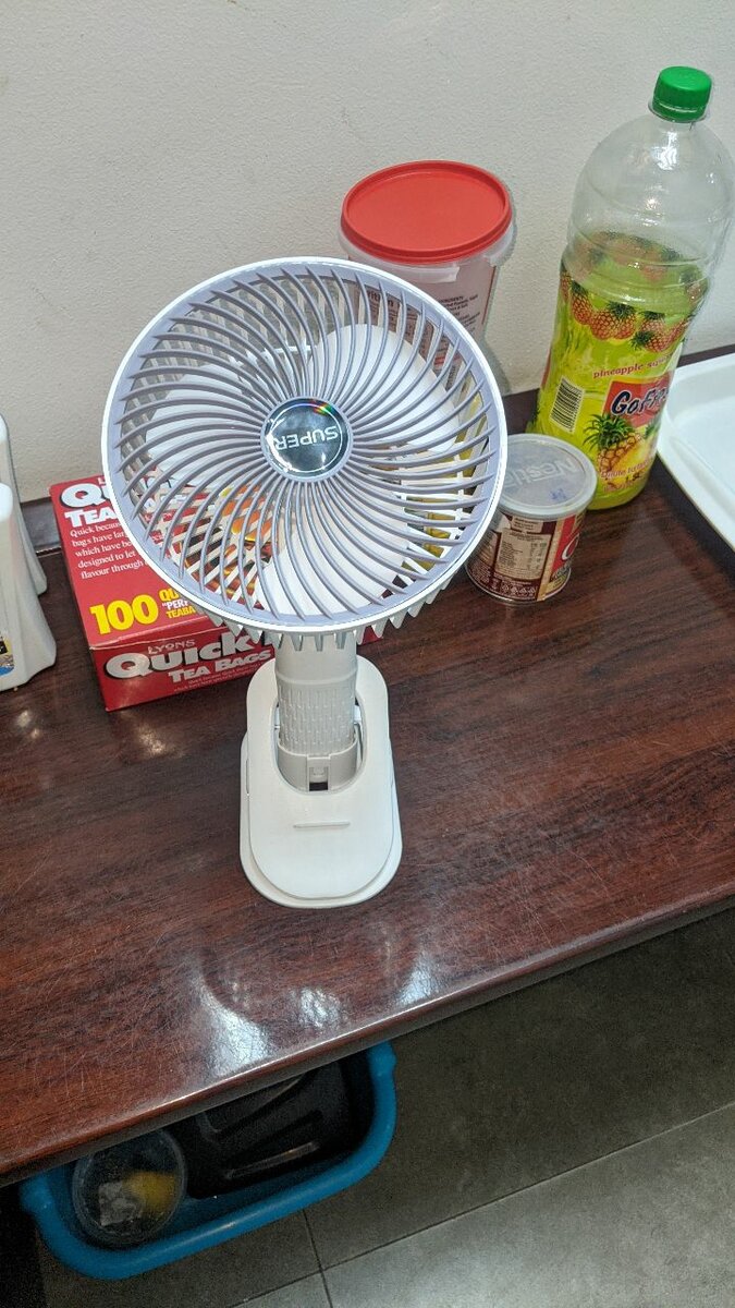 Stay Cool with a Portable hand Fan    Compact design  Powerf