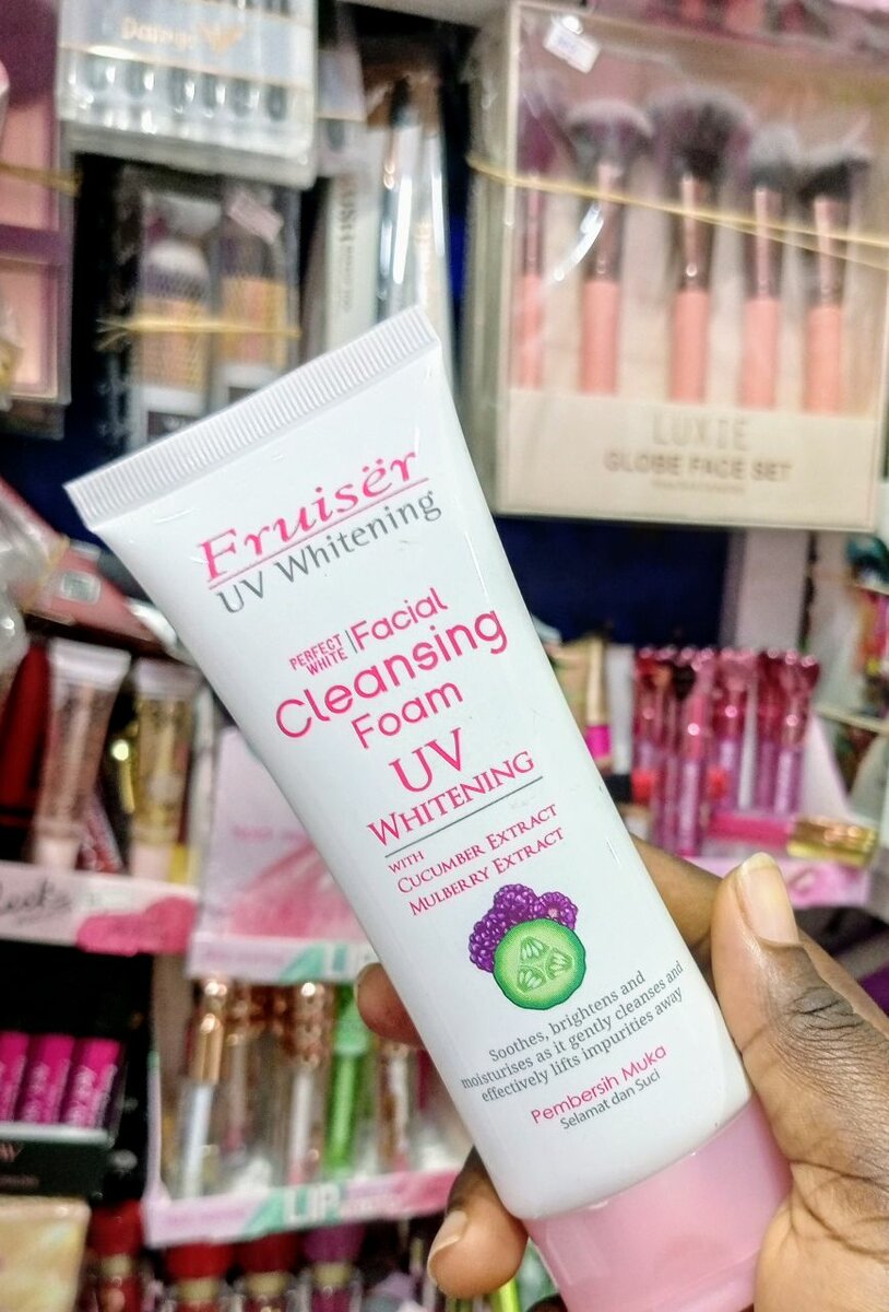 Fruisër UV Whitening facial cleansing foam
