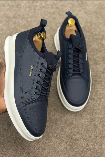 Baskets en cuir bleu marine