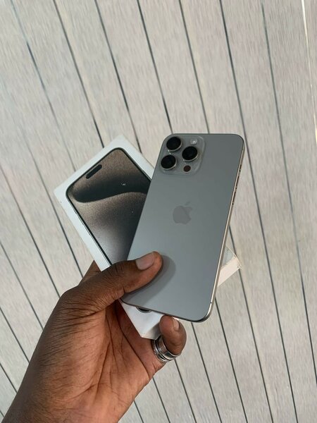 iPhone 15 pros max