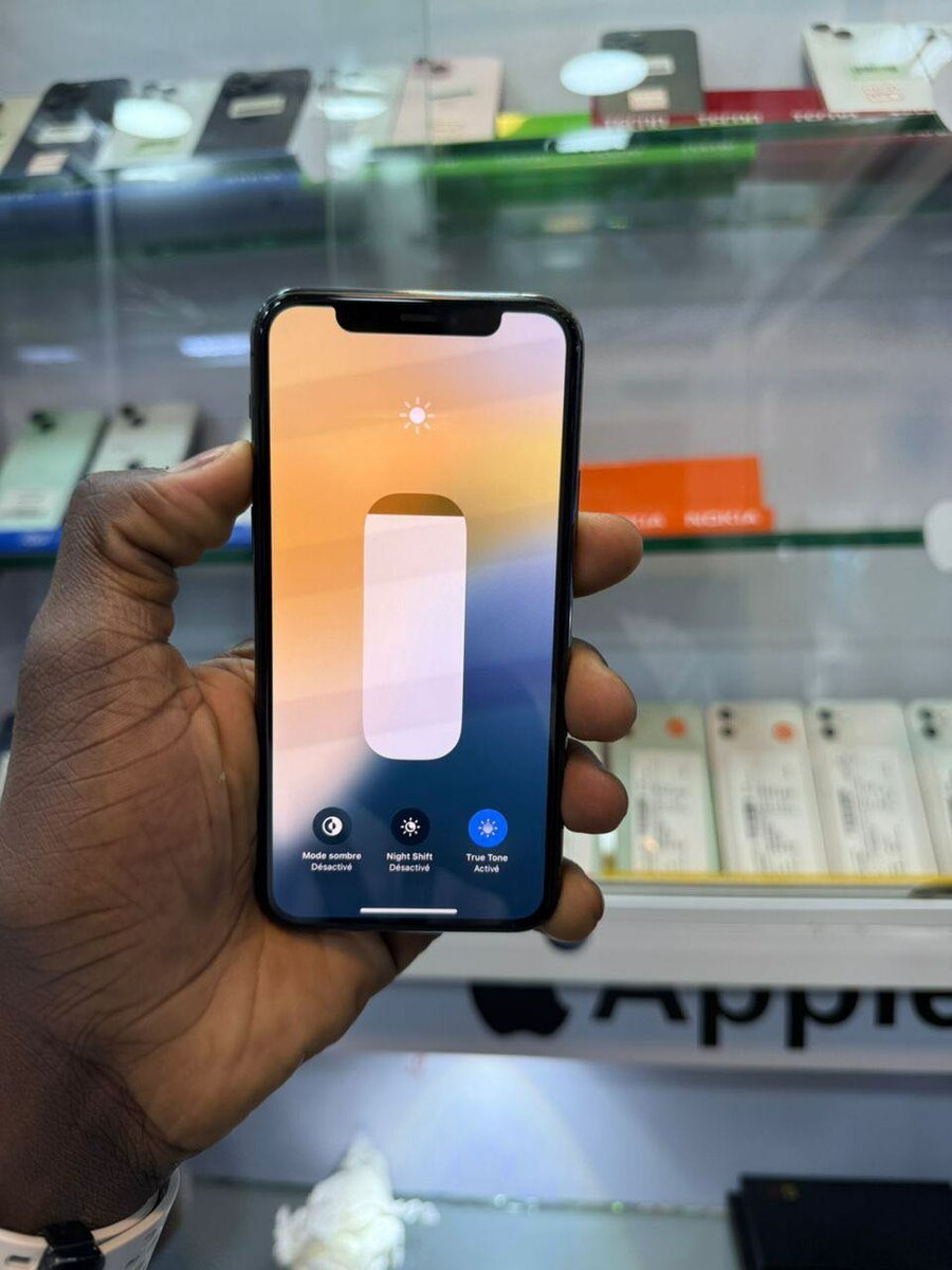 iPhone 11 Pro 64giga casineuf tout passe propre